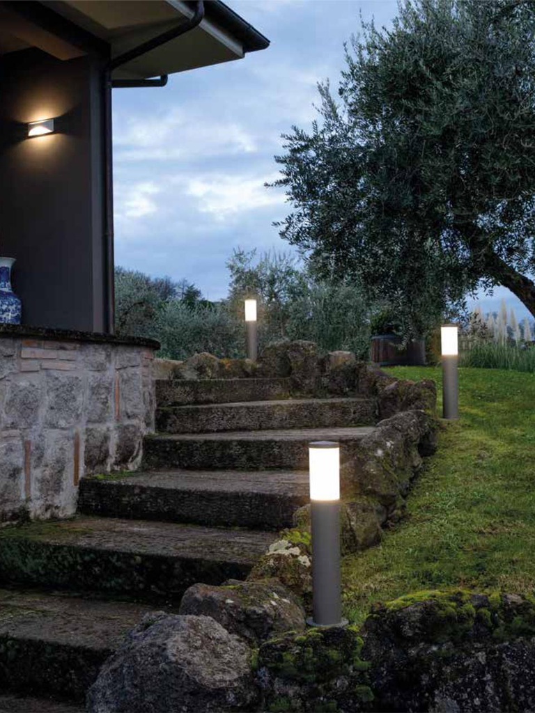 Lampada da esterno in alluminio pressofuso con diffusore opalino ad alta luminosità grafite