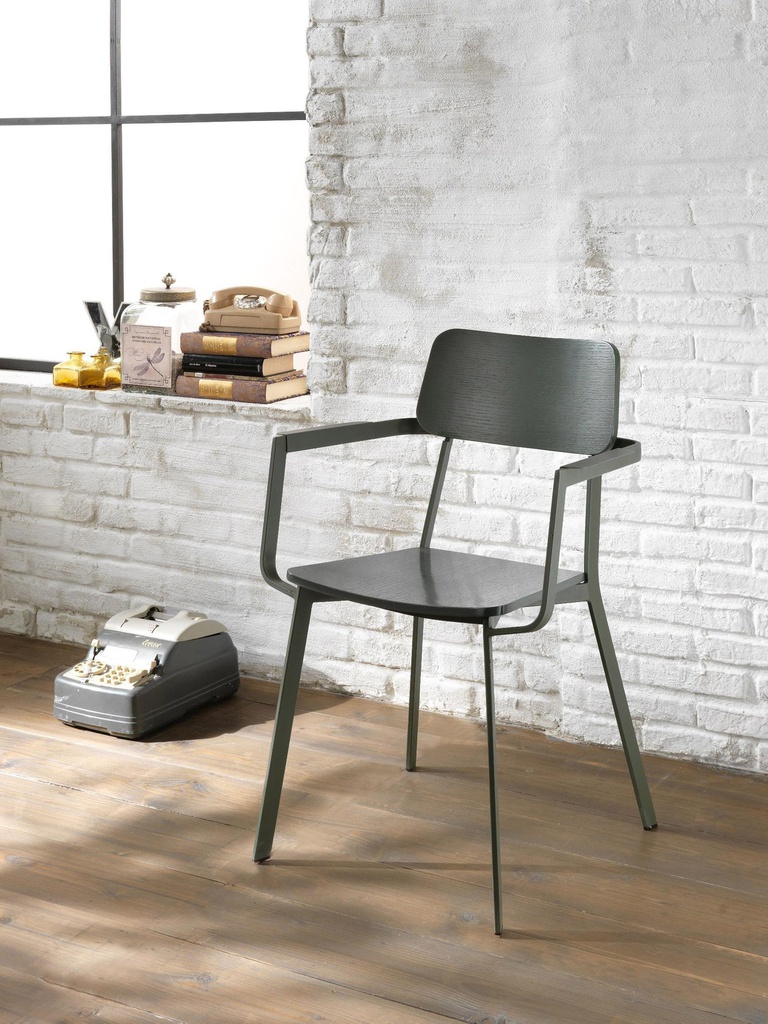 4x Sedia in legno laccato verde 61 cm x 51.5 cm H. 82 cm