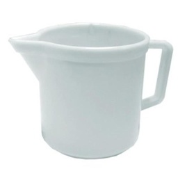[19919828] Caraffa graduata in plastica bianca da 5 litri con manico ad uso alimentare.