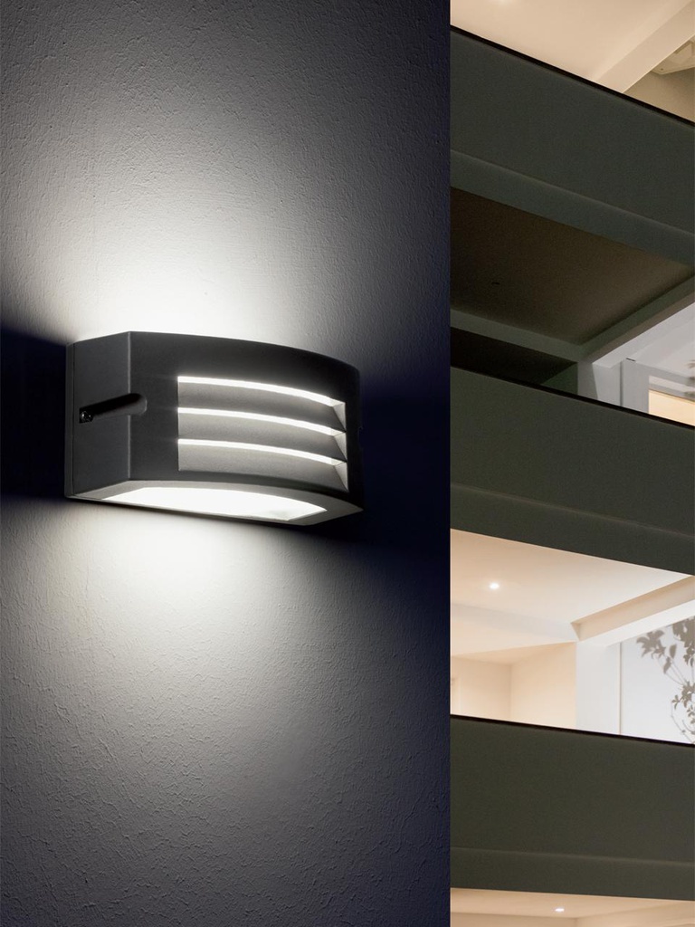 Applique in alluminio pressofuso con diffusore opalino - 10W, 950 lumen, luce calda alluminio